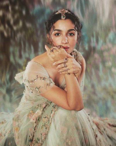 DF 3418 BOLLYWOOD DESIGNER EMBRODERY SAREE WHOLESALER IN INDIA